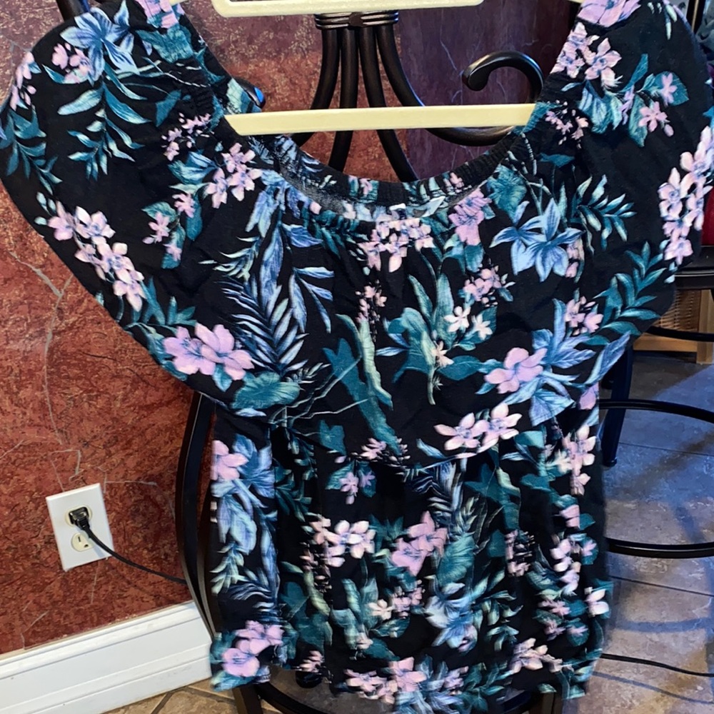American Eagle, Floral, Off the Shoulder Blouse. Womens L